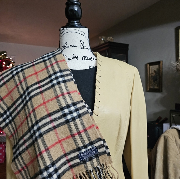 BURBERRY WINTER SCARF - Picture 5 of 11